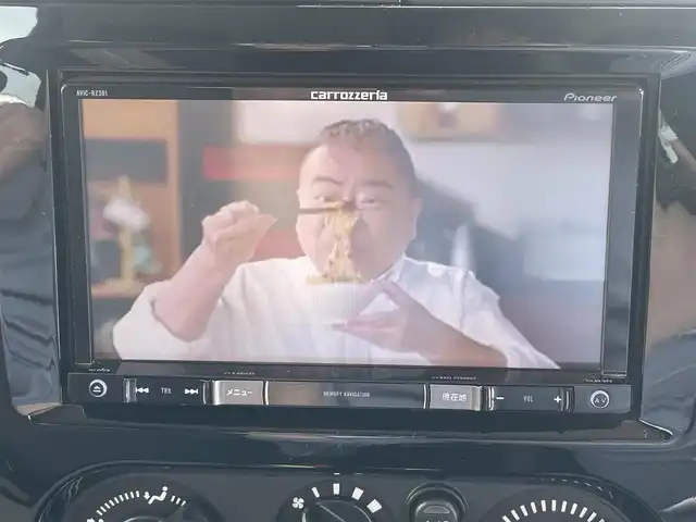 スズキ ジムニー ランドベンチャー 長野県 2018(平30)年 5万km ブルーイッシュブラックパール3 社外ナビ（FM/AM、CD、DVD）/バックカメラ/ワンセグテレビ/ETC/前方ドライブレコーダー/純正フロアマット/背面タイヤ/ダブルエアバック/革ステアリング/キセノンヘッドライト/スペアキー（１本）/純正16AW/保証書、取扱説明書