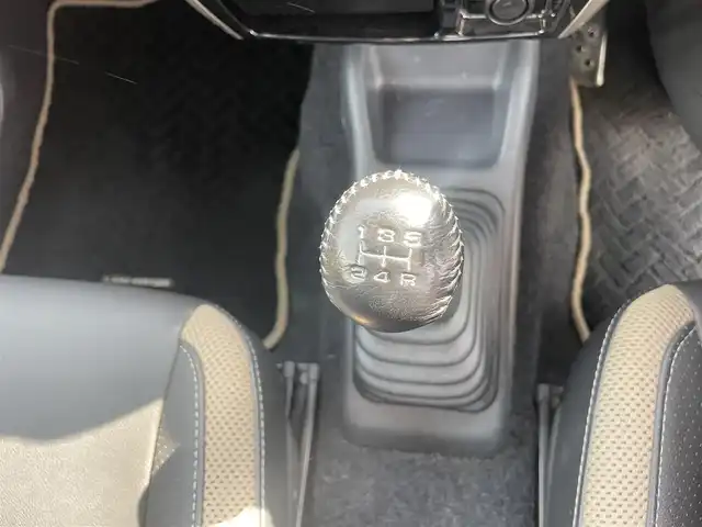 スズキ ジムニー ランドベンチャー 長野県 2018(平30)年 5万km ブルーイッシュブラックパール3 社外ナビ（FM/AM、CD、DVD）/バックカメラ/ワンセグテレビ/ETC/前方ドライブレコーダー/純正フロアマット/背面タイヤ/ダブルエアバック/革ステアリング/キセノンヘッドライト/スペアキー（１本）/純正16AW/保証書、取扱説明書