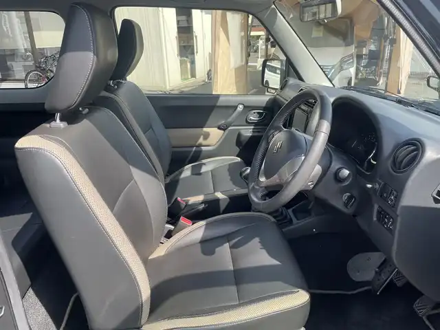 スズキ ジムニー ランドベンチャー 長野県 2018(平30)年 5万km ブルーイッシュブラックパール3 社外ナビ（FM/AM、CD、DVD）/バックカメラ/ワンセグテレビ/ETC/前方ドライブレコーダー/純正フロアマット/背面タイヤ/ダブルエアバック/革ステアリング/キセノンヘッドライト/スペアキー（１本）/純正16AW/保証書、取扱説明書