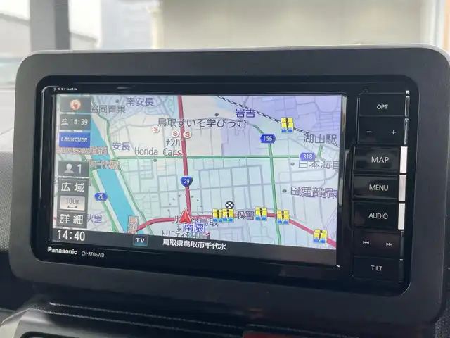 ダイハツ タフト G 鳥取県 2020(令2)年 10.2万km サンドベージュメタリック (株)IDOMが運営する【じしゃロン鳥取店】の自社ローン専用車両になります。こちらは現金またはオートローンご利用時の価格です。自社ローンご希望の方は別途その旨お申付け下さい/社外ナビ（CN-RE06WD）/・フルセグ/CD/DVD/BT/バックカメラ/スマートアシスト/ガラスルーフ/LEDオートライト/LEDフォグ/前後センサー/前席シートヒーター/電動パーキング/オートブレーキホールド/社外ETC/スマートキー/プッシュスタート