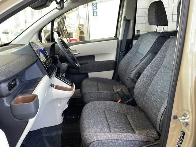 トヨタ シエンタ Z 神奈川県 2024(令6)年 1.2万km ベージュ 純正ナビ【AM/FM/USB/BT/Miracast】/両側パワースライドドア/全方位カメラ/クリアランスソナー/パーキングセンサー/レーダークルーズコントロール/ステアリングスイッチ/ブラインドスポットモニター/ビルトインETC2.0/タイプC　USB/純正ドアバイザー/純正フロアマット/２列目サンシェード/レーンキープアシスト/オートハイビーム/オートミラー/衝突軽減装置/保証書/取扱説明書/スペアキー×１