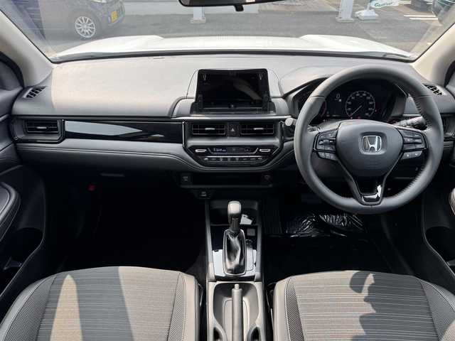 ホンダ ＷＲ－Ｖ Z+ ブラックスタイル 三重県 2025(令7)年 0.1万km未満 プラチナホワイトパール 登録未使用車/ホンダセンシング /・衝突軽減ブレーキ/・誤発進抑制機能/・後方誤発進抑制機能/・近距離衝突軽減ブレーキ/・歩行者事故低減ステアリング/・路外逸脱抑制機能/・アダプティブクルーズコントロール/・車線維持支援システム/・先行車発進お知らせ機能/・標識認識機能/・オートハイビーム/・パーキングセンサーシステム/ナビ装着用スペシャルパッケージ/・ステアリングスイッチ/　(オーディオ/ナビ/ハンズフリー/音声認識)/・リアワイドカメラ/・車載通信機/・Bluetoothユニット/パドルシフト/USBジャック(運転席)/充電用USBジャック(助手席)/純正17インチ5本マルチスポークフルブラック塗装アルミホイール/ブラックドアミラー/ブラックアウトサイドドアハンドル/シルバールーフレール/フルLEDヘッドランプ/・オートライト/LEDフロントフォグランプ/プッシュエンジンスタート/スマートキー×2