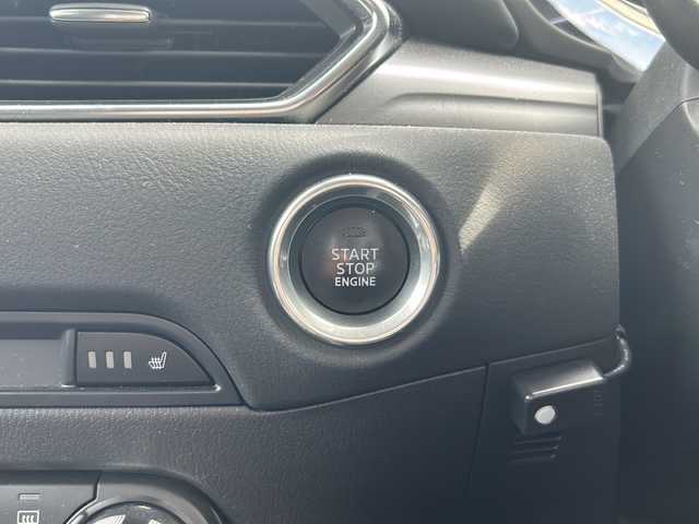 マツダ ＣＸ－５ 20S プロアクティブ 長崎県 2017(平29)年 7.2万km スノーフレイクホワイトパールマイカ 純正アルミホイール　/純正ＳＤナビ【Ｂｌｕｅｔｏｏｔｈ／ＤＶＤ／ＣＤ】　/BOSEプレミアムサウンド　/パワーシート【ドライブ席】　/シートヒーター【ドライブ席／助手席】　/ステアリングヒーター/ＭＴモード付ＡＴ/ブラインドスポットモニター/アダプティブ・クルーズ・コントロール/アイドリングストップ/パーキングアシスト/アンチロックブレーキシステム/横滑り防止装置/コーナーセンサー/盗難防止装置/バックカメラ/オートライト/ETC/USB/AUX/エンジンスタートボタン/取扱説明書/保証書/記録簿