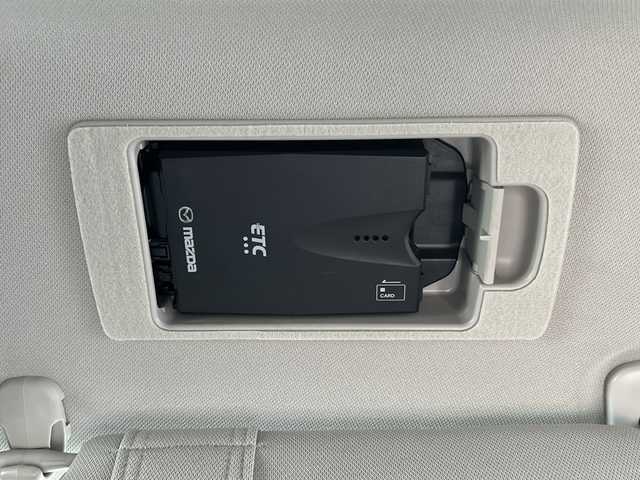 マツダ ＣＸ－５ 20S プロアクティブ 長崎県 2017(平29)年 7.2万km スノーフレイクホワイトパールマイカ 純正アルミホイール　/純正ＳＤナビ【Ｂｌｕｅｔｏｏｔｈ／ＤＶＤ／ＣＤ】　/BOSEプレミアムサウンド　/パワーシート【ドライブ席】　/シートヒーター【ドライブ席／助手席】　/ステアリングヒーター/ＭＴモード付ＡＴ/ブラインドスポットモニター/アダプティブ・クルーズ・コントロール/アイドリングストップ/パーキングアシスト/アンチロックブレーキシステム/横滑り防止装置/コーナーセンサー/盗難防止装置/バックカメラ/オートライト/ETC/USB/AUX/エンジンスタートボタン/取扱説明書/保証書/記録簿