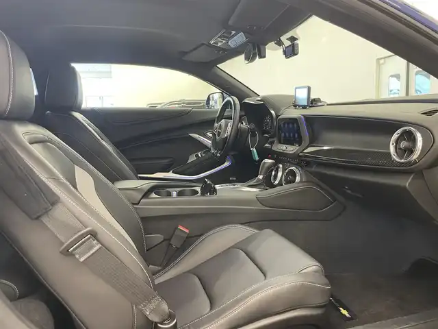 シボレー カマロ LT RS 岡山県 2019(令1)年 1.8万km 青Ｍ 社外トラック用ナビ/社外フロントコーナーセンサ/クルーズコントロール/Applecarplay/Androidauto/レザーシート/シートヒータ/シートクーラ/ドラレコ/PWシート/Bカメラ/アンビエントライト/HUD