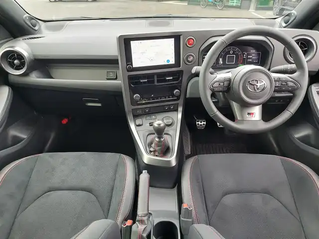 トヨタ ＧＲヤリス RZ ハイパフォーマンス 東京都 2025(令7)年 0.1千km プラチナホワイトパールマイカ ナビパッケージ搭載車/寒冷地仕様/ディスプレイオーディオ/ドライブレコーダー前後/ステアリングヒーター/シートヒーター/JBLプレミアムサウンドシステム/アクティブサウンドコントロール/ETC2.0/AppleCarplay/AndroidAuto/Bluetooth/TV/18インチBBS純正ホイール/カラードキャリパー/カーボンルーフ/ハーフレザーシート/BSM/純正フロアマット