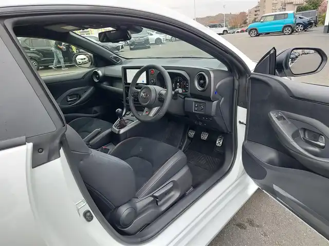 トヨタ ＧＲヤリス RZ ハイパフォーマンス 東京都 2025(令7)年 0.1千km プラチナホワイトパールマイカ ナビパッケージ搭載車/寒冷地仕様/ディスプレイオーディオ/ドライブレコーダー前後/ステアリングヒーター/シートヒーター/JBLプレミアムサウンドシステム/アクティブサウンドコントロール/ETC2.0/AppleCarplay/AndroidAuto/Bluetooth/TV/18インチBBS純正ホイール/カラードキャリパー/カーボンルーフ/ハーフレザーシート/BSM/純正フロアマット