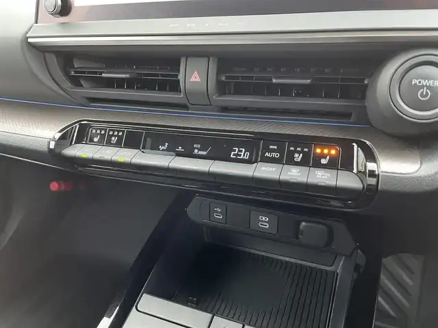 トヨタ プリウス Z 鳥取県 2023(令5)年 0.4万km プラチナホワイトパールマイカ ４・W・D/純正12.3インチDPオーディオ/フルセグ/BT/Mira/パノラミックビューモニター/デジタルミラー・ETC2.0/トヨタチームメイト/トヨタセーフティセンス/ブラインドスポットモニター/パーキングアシスト/合皮レザーシート/前席シートヒーター/エアシート/運転席パワーシート/メモリ機能付き/パワーバックドア/タイプC接続・ワイヤレス充電/LEDヘットライト/純正19インチアルミホイール/プッシュエンジンスタート/フロアマット