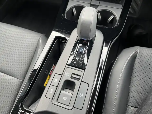 トヨタ プリウス Z 鳥取県 2023(令5)年 0.4万km プラチナホワイトパールマイカ ４・W・D/純正12.3インチDPオーディオ/フルセグ/BT/Mira/パノラミックビューモニター/デジタルミラー・ETC2.0/トヨタチームメイト/トヨタセーフティセンス/ブラインドスポットモニター/パーキングアシスト/合皮レザーシート/前席シートヒーター/エアシート/運転席パワーシート/メモリ機能付き/パワーバックドア/タイプC接続・ワイヤレス充電/LEDヘットライト/純正19インチアルミホイール/プッシュエンジンスタート/フロアマット