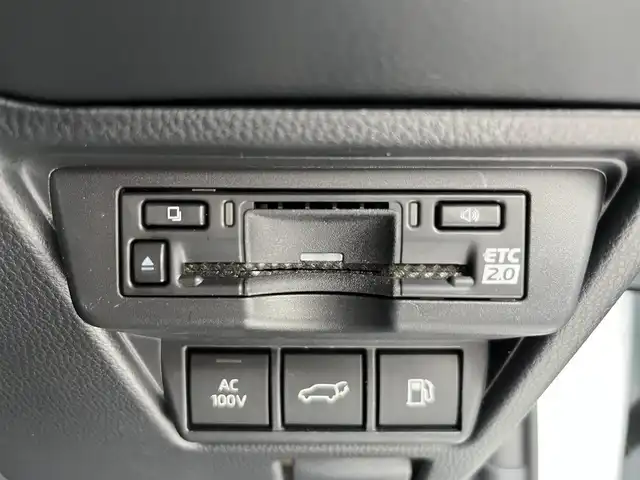 トヨタ プリウス Z 鳥取県 2023(令5)年 0.4万km プラチナホワイトパールマイカ ４・W・D/純正12.3インチDPオーディオ/フルセグ/BT/Mira/パノラミックビューモニター/デジタルミラー・ETC2.0/トヨタチームメイト/トヨタセーフティセンス/ブラインドスポットモニター/パーキングアシスト/合皮レザーシート/前席シートヒーター/エアシート/運転席パワーシート/メモリ機能付き/パワーバックドア/タイプC接続・ワイヤレス充電/LEDヘットライト/純正19インチアルミホイール/プッシュエンジンスタート/フロアマット