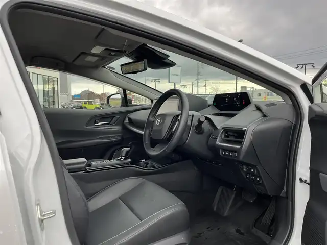 トヨタ プリウス Z 鳥取県 2023(令5)年 0.4万km プラチナホワイトパールマイカ ４・W・D/純正12.3インチDPオーディオ/フルセグ/BT/Mira/パノラミックビューモニター/デジタルミラー・ETC2.0/トヨタチームメイト/トヨタセーフティセンス/ブラインドスポットモニター/パーキングアシスト/合皮レザーシート/前席シートヒーター/エアシート/運転席パワーシート/メモリ機能付き/パワーバックドア/タイプC接続・ワイヤレス充電/LEDヘットライト/純正19インチアルミホイール/プッシュエンジンスタート/フロアマット