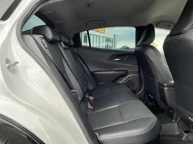 トヨタ プリウス Z 鳥取県 2023(令5)年 0.4万km プラチナホワイトパールマイカ ４・W・D/純正12.3インチDPオーディオ/フルセグ/BT/Mira/パノラミックビューモニター/デジタルミラー・ETC2.0/トヨタチームメイト/トヨタセーフティセンス/ブラインドスポットモニター/パーキングアシスト/合皮レザーシート/前席シートヒーター/エアシート/運転席パワーシート/メモリ機能付き/パワーバックドア/タイプC接続・ワイヤレス充電/LEDヘットライト/純正19インチアルミホイール/プッシュエンジンスタート/フロアマット