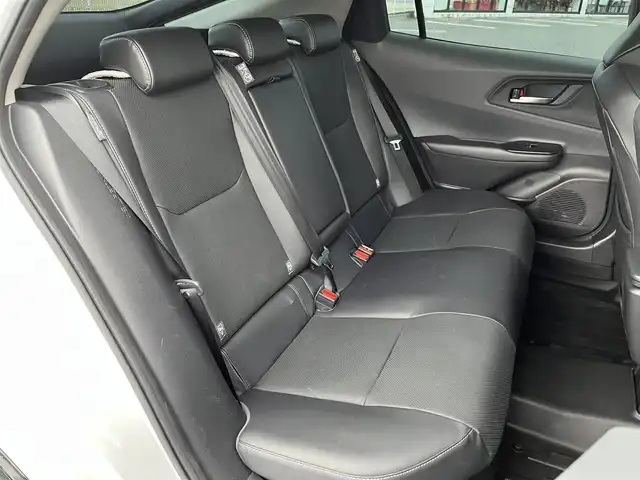 トヨタ プリウス Z 鳥取県 2023(令5)年 0.4万km プラチナホワイトパールマイカ ４・W・D/純正12.3インチDPオーディオ/フルセグ/BT/Mira/パノラミックビューモニター/デジタルミラー・ETC2.0/トヨタチームメイト/トヨタセーフティセンス/ブラインドスポットモニター/パーキングアシスト/合皮レザーシート/前席シートヒーター/エアシート/運転席パワーシート/メモリ機能付き/パワーバックドア/タイプC接続・ワイヤレス充電/LEDヘットライト/純正19インチアルミホイール/プッシュエンジンスタート/フロアマット