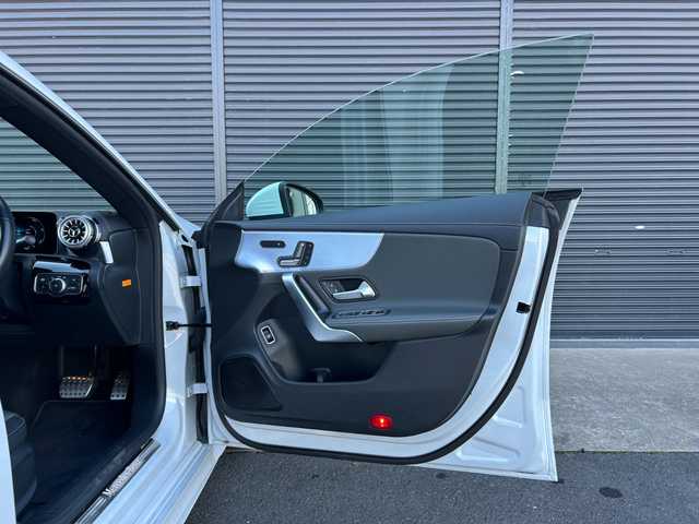 メルセデス・ベンツ ＣＬＡ２００ｄ AMGライン 茨城県 2019(令1)年 4.5万km デジタルホワイト パノラマSR /AMGレザ-EXCP/・本革ツートン/・アルミニウムインテリアトリム/アドバンスドパッケージ/・360°カメラ /・HUD /・アドバンスドサウンドシステム /アンビエントライト /RSP /ACC /LKA /BSA /PRE-SAFEプラス/アクティブステアリングアシスト/マルチビ-ムLED /ナビ /TV /CarPlay /ETC2.0/禁煙車