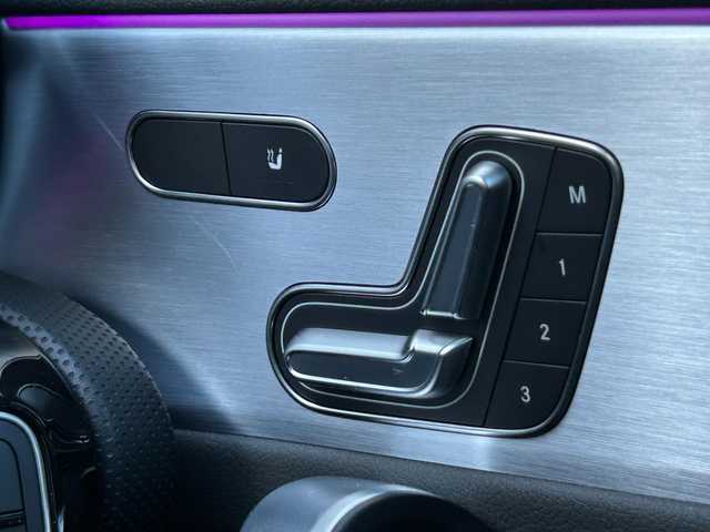 メルセデス・ベンツ ＣＬＡ２００ｄ AMGライン 茨城県 2019(令1)年 4.5万km デジタルホワイト パノラマSR /AMGレザ-EXCP/・本革ツートン/・アルミニウムインテリアトリム/アドバンスドパッケージ/・360°カメラ /・HUD /・アドバンスドサウンドシステム /アンビエントライト /RSP /ACC /LKA /BSA /PRE-SAFEプラス/アクティブステアリングアシスト/マルチビ-ムLED /ナビ /TV /CarPlay /ETC2.0/禁煙車