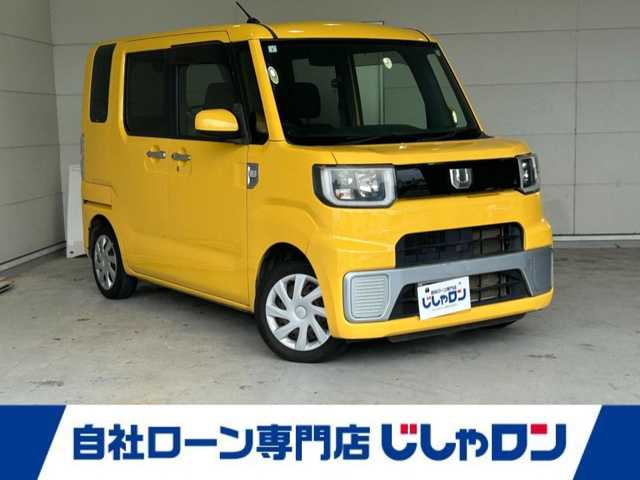 ダイハツ ウェイク L 沖縄県 2015(平27)年 4.5万km フェスタイエロー (株)IDOMが運営する【じしゃロンコザ店】の自社ローン対象車両になります。こちらは現金ご利用時の価格です。自社ローンご希望の方は別途その旨お申付け下さい。/・プッシュスタート /・ワンセグ /・片側パワースライドドア /・アイドリングストップ　/・横滑り防止装置　/・ベンチシート　/・純正フロアマット　/・スマートキー　/・取扱説明書　/・パワーステアリング　/・オートライト