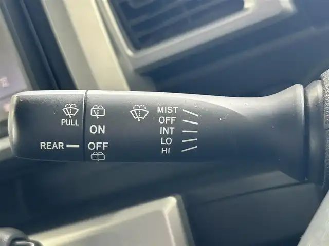 ダイハツ ウェイク L 沖縄県 2015(平27)年 4.5万km フェスタイエロー (株)IDOMが運営する【じしゃロンコザ店】の自社ローン対象車両になります。こちらは現金ご利用時の価格です。自社ローンご希望の方は別途その旨お申付け下さい。/・プッシュスタート /・ワンセグ /・片側パワースライドドア /・アイドリングストップ　/・横滑り防止装置　/・ベンチシート　/・純正フロアマット　/・スマートキー　/・取扱説明書　/・パワーステアリング　/・オートライト