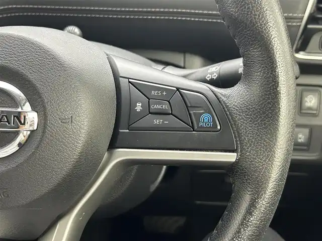 日産 セレナ ハイウェイスター G プロパイロットED 熊本県 2016(平28)年 6.1万km マルーンレッド 2トーン 純正9インチナビ(MM516D-L)/AM/FM/CD/DVD/BT/フルセグ/バックカメラ/純正フリップダウンモニター/ドライブレコーダー前方/ビルトインETC/両側パワースライドドア/ハンズフリーオートスライドドア/プロパイロット/エマージェンシーブレーキ/車線逸脱警報/車線逸脱防止支援システム/踏み間違い衝突防止アシスト/ふらつき警報/進入禁止標識検知/電動パーキングブレーキ/オートブレーキホールド/アイドリングストップ/LEDヘッドライト/フォグライト/スマートキー/プッシュスタート