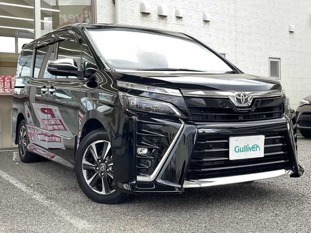 トヨタ ヴォクシー ZS 煌Ⅱ 兵庫県 2020(令2)年 2.4万km ブラック ナビ（ALPINE）/　Bluetooth・CD・DVD・USB/フルセグTV（走行中視聴可能）/純正ビルトインETC/バックカメラ/アンチロック・ブレーキ・システム/追従なしクルーズコントロール/横滑り防止装置/盗難防止装置/レーンキープアシスト/オートライト/オートマチックハイビーム/前後コーナーセンサー/衝突被害軽減システム/アイドリングストップ/パーキングアシスト/トラクションコントロール/両側パワースライドドア/ウォークスルー/スペアキー×１/プッシュスタート/取扱説明書/保証書