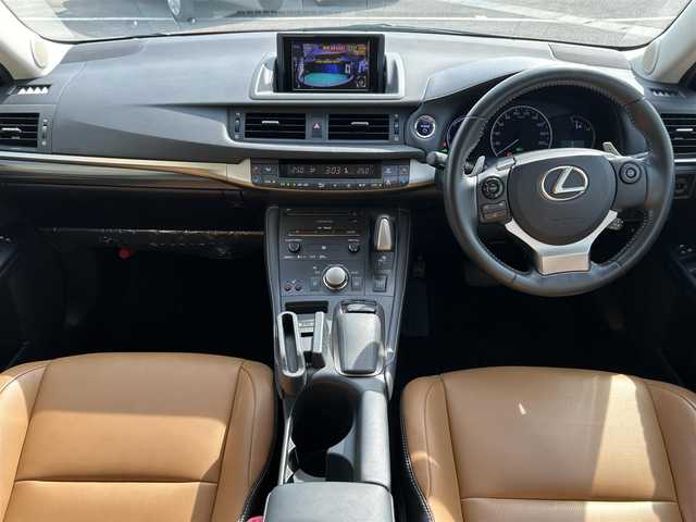 レクサス ＣＴ 200h バージョンC 和歌山県 2014(平26)年 8.6万km レッドマイカクリスタルシャイン 純正ナビ/Bluetooth/バックカメラ/フルセグTV/DISC再生可/クルーズコントロール/パドルシフト/レザーシート/ステアリングスイッチ/前席シートヒーター/コーナーセンサー/革巻きステアリング/D席メモリーシート/LEDライト/フォグランプ/革巻きステアリング/純正フロアマット/サイドバイザー/ETC/純正16インチアルミホイール