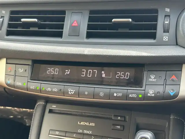 レクサス ＣＴ 200h バージョンC 和歌山県 2014(平26)年 8.6万km レッドマイカクリスタルシャイン 純正ナビ/Bluetooth/バックカメラ/フルセグTV/DISC再生可/クルーズコントロール/パドルシフト/レザーシート/ステアリングスイッチ/前席シートヒーター/コーナーセンサー/革巻きステアリング/D席メモリーシート/LEDライト/フォグランプ/革巻きステアリング/純正フロアマット/サイドバイザー/ETC/純正16インチアルミホイール