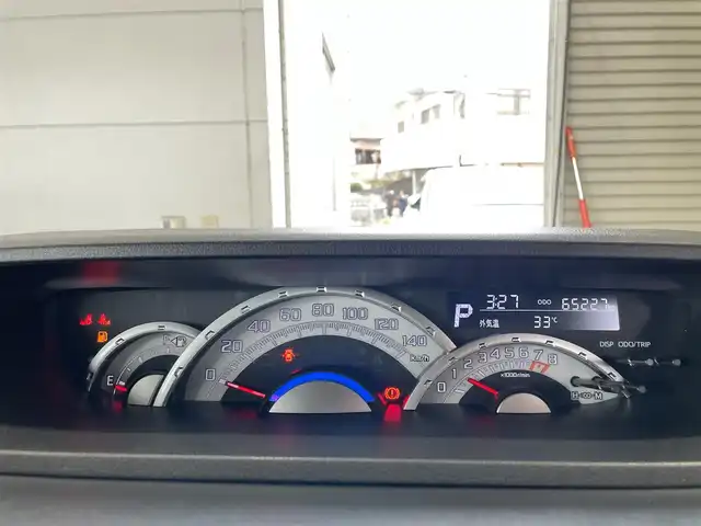 ダイハツ ウェイク X SA 沖縄県 2015(平27)年 6.6万km ブラックマイカメタリック (株)IDOMが運営する【じしゃロンコザ店】の自社ローン専用車両になりますこちらは現金またはオートローンご利用時の価格です。自社ローンご希望の方は別途その旨お申付け下さい/・純正ナビ/・フルセグTV/・DVD再生/・バックカメラ/・片側パワースライドドア/・スマートキー/・プッシュスタート/・ETC/・LEDヘッドライト/・純正アルミホイール/・オートライト