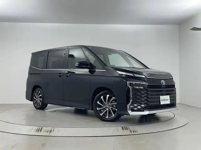 トヨタ ヴォクシー ハイブリッド S－Z 埼玉県 2025(令7)年 0.1万km未満 アティチュードブラックマイカ トヨタセーフティセンス/トヨタチームメイト/快適利便パッケージ/ユニバーサルステップ/純正10.5インチナビ/CDチェンジャーBluetooth/フルセグ/クルーズコントロール/両側パワースライドドア/パノラミックビューモニター/ビルトインETC2.0/ハーフレザーシート/シートヒーター/プッシュスタート/スマートキー