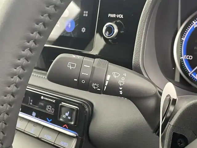 トヨタ ヴォクシー ハイブリッド S－Z 埼玉県 2025(令7)年 0.1万km未満 アティチュードブラックマイカ トヨタセーフティセンス/トヨタチームメイト/快適利便パッケージ/ユニバーサルステップ/純正10.5インチナビ/CDチェンジャーBluetooth/フルセグ/クルーズコントロール/両側パワースライドドア/パノラミックビューモニター/ビルトインETC2.0/ハーフレザーシート/シートヒーター/プッシュスタート/スマートキー