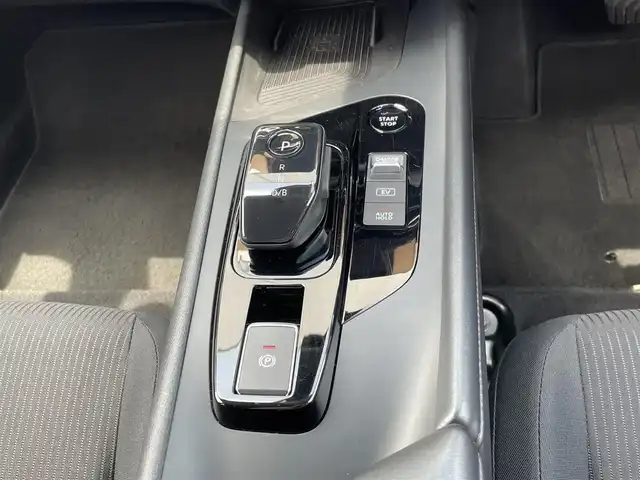 日産 ノート X 山梨県 2023(令5)年 6.6万km ガーネットレッド プロパイロット/純正9インチナビ/Bluetooth接続/フルセグTV/アラウンドビューモニター/ETC/インテリジェントルームミラー/置くだけ充電/ステアリングスイッチ/取扱説明書/保証書