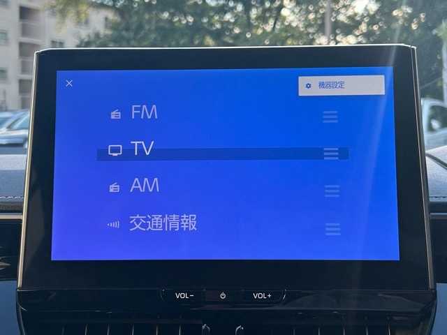 トヨタ カローラ ダブルバイビー 千葉県 2022(令4)年 2.5万km プラチナホワイトパールマイカ 純正ディスプレイオーディオプラス/フルセグTV/Bluetooth/USB接続/Miracast/バックカメラ/ビルトインETC2.0/トヨタセーフティセンス/レーンディパーチャーアラート/プリクラッシュセーフティ/プロアクティブドライビングアシスト/パーキングサポートブレーキ/ロードサインアシスト/オートブレーキホールド/オートハイビーム/ハーフレザーシート/ISOFIX/電動格納ウィンカーミラー/カーテンエアバック/純正17インチアルミホイール/社外フロアマット