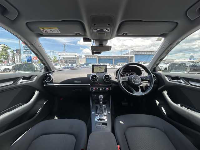 アウディ Ａ３ スポーツバック30TFSI 滋賀県 2020(令2)年 2.4万km グレイシアホワイトメタリック バーチャルコックピット/MMIナビ(CD/DVD/Bluetooth/USB)/Audiサイドアシスト/アダプティブクルーズコントロール/アクティブレーンアシスト/Audiプレセンス/バックカメラ/パーキングエイド/アドバンストキー/純正フロアマット/純正16インチアルミホイール