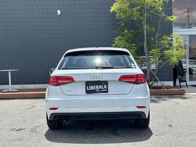 アウディ Ａ３ スポーツバック30TFSI 滋賀県 2020(令2)年 2.4万km グレイシアホワイトメタリック バーチャルコックピット/MMIナビ(CD/DVD/Bluetooth/USB)/Audiサイドアシスト/アダプティブクルーズコントロール/アクティブレーンアシスト/Audiプレセンス/バックカメラ/パーキングエイド/アドバンストキー/純正フロアマット/純正16インチアルミホイール