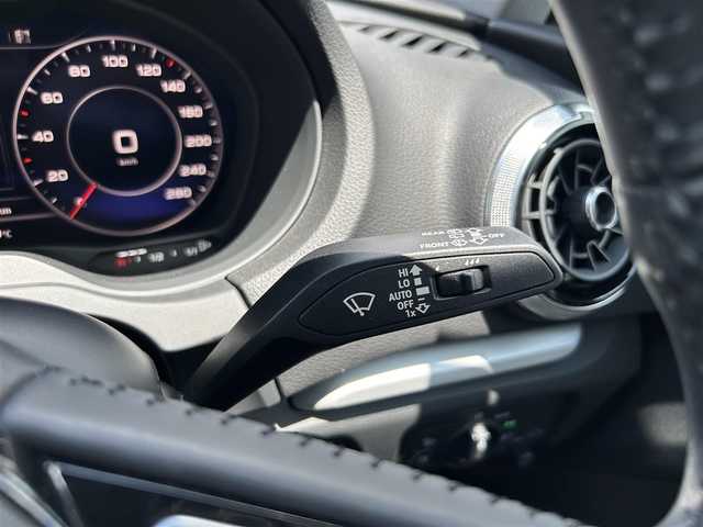 アウディ Ａ３ スポーツバック30TFSI 滋賀県 2020(令2)年 2.4万km グレイシアホワイトメタリック バーチャルコックピット/MMIナビ(CD/DVD/Bluetooth/USB)/Audiサイドアシスト/アダプティブクルーズコントロール/アクティブレーンアシスト/Audiプレセンス/バックカメラ/パーキングエイド/アドバンストキー/純正フロアマット/純正16インチアルミホイール