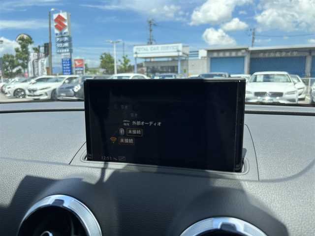 アウディ Ａ３ スポーツバック30TFSI 滋賀県 2020(令2)年 2.4万km グレイシアホワイトメタリック バーチャルコックピット/MMIナビ(CD/DVD/Bluetooth/USB)/Audiサイドアシスト/アダプティブクルーズコントロール/アクティブレーンアシスト/Audiプレセンス/バックカメラ/パーキングエイド/アドバンストキー/純正フロアマット/純正16インチアルミホイール