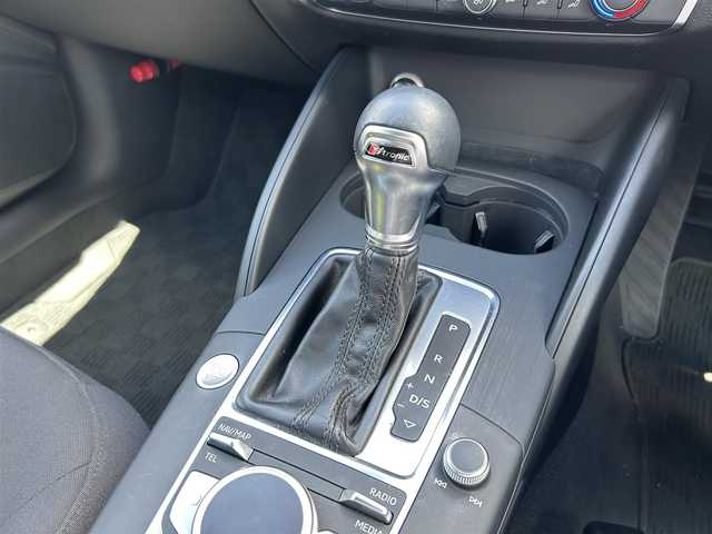 アウディ Ａ３ スポーツバック30TFSI 滋賀県 2020(令2)年 2.4万km グレイシアホワイトメタリック バーチャルコックピット/MMIナビ(CD/DVD/Bluetooth/USB)/Audiサイドアシスト/アダプティブクルーズコントロール/アクティブレーンアシスト/Audiプレセンス/バックカメラ/パーキングエイド/アドバンストキー/純正フロアマット/純正16インチアルミホイール