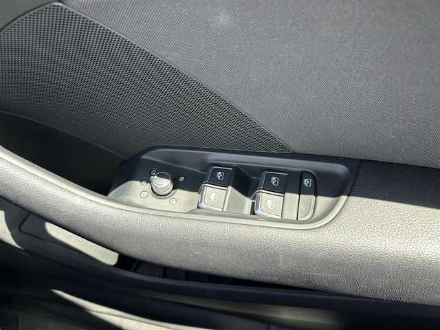 アウディ Ａ３ スポーツバック30TFSI 滋賀県 2020(令2)年 2.4万km グレイシアホワイトメタリック バーチャルコックピット/MMIナビ(CD/DVD/Bluetooth/USB)/Audiサイドアシスト/アダプティブクルーズコントロール/アクティブレーンアシスト/Audiプレセンス/バックカメラ/パーキングエイド/アドバンストキー/純正フロアマット/純正16インチアルミホイール