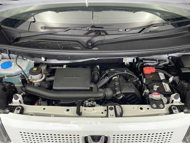 ホンダ Ｎ ＢＯＸ 岐阜県 2025(令7)年 0.3万km プラチナホワイトパール 純正8インチホンダコネクティッドナビ【VXM-245ZFEi】/リアワイドカメラ/オーディオリモートコントロールスイッチ/ハンズフリーテレホンスイッチ/音声認識スイッチ /専用ワイヤーハーネス/ホンダセンシング/衝突軽減ブレーキ（CMBS）/先行車発進お知らせ機能/歩行者事故低減ステアリング/路外逸脱抑制機能/標識認識機能/渋滞追従機能付アダプティブクルーズコントロール（ACC）/車線維持支援システム（LKAS）/誤発進抑制機能/後方誤発進抑制機能/近距離衝突軽減ブレーキ/急アクセル抑制機能/パーキングセンサーシステム/オートライト/オートハイビーム/ヘッドライトレベライザー/LEDヘッドライト/シートヒーター(D席/N席)/ビルトインETC/片側パワースライドドア/スマートキー/プッシュスタート/スペアキー