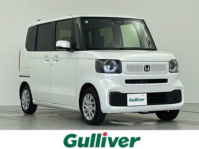 ホンダ Ｎ ＢＯＸ 岐阜県 2025(令7)年 0.3万km プラチナホワイトパール 純正8インチホンダコネクティッドナビ【VXM-245ZFEi】/リアワイドカメラ/オーディオリモートコントロールスイッチ/ハンズフリーテレホンスイッチ/音声認識スイッチ /専用ワイヤーハーネス/ホンダセンシング/衝突軽減ブレーキ（CMBS）/先行車発進お知らせ機能/歩行者事故低減ステアリング/路外逸脱抑制機能/標識認識機能/渋滞追従機能付アダプティブクルーズコントロール（ACC）/車線維持支援システム（LKAS）/誤発進抑制機能/後方誤発進抑制機能/近距離衝突軽減ブレーキ/急アクセル抑制機能/パーキングセンサーシステム/オートライト/オートハイビーム/ヘッドライトレベライザー/LEDヘッドライト/シートヒーター(D席/N席)/ビルトインETC/片側パワースライドドア/スマートキー/プッシュスタート/スペアキー