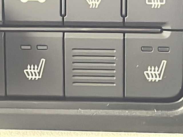 ホンダ Ｎ ＢＯＸ 岐阜県 2025(令7)年 0.3万km プラチナホワイトパール 純正8インチホンダコネクティッドナビ【VXM-245ZFEi】/リアワイドカメラ/オーディオリモートコントロールスイッチ/ハンズフリーテレホンスイッチ/音声認識スイッチ /専用ワイヤーハーネス/ホンダセンシング/衝突軽減ブレーキ（CMBS）/先行車発進お知らせ機能/歩行者事故低減ステアリング/路外逸脱抑制機能/標識認識機能/渋滞追従機能付アダプティブクルーズコントロール（ACC）/車線維持支援システム（LKAS）/誤発進抑制機能/後方誤発進抑制機能/近距離衝突軽減ブレーキ/急アクセル抑制機能/パーキングセンサーシステム/オートライト/オートハイビーム/ヘッドライトレベライザー/LEDヘッドライト/シートヒーター(D席/N席)/ビルトインETC/片側パワースライドドア/スマートキー/プッシュスタート/スペアキー