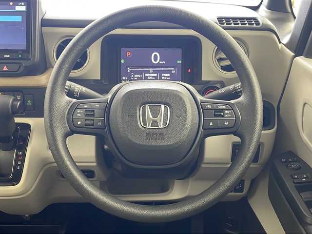 ホンダ Ｎ ＢＯＸ 岐阜県 2025(令7)年 0.3万km プラチナホワイトパール 純正8インチホンダコネクティッドナビ【VXM-245ZFEi】/リアワイドカメラ/オーディオリモートコントロールスイッチ/ハンズフリーテレホンスイッチ/音声認識スイッチ /専用ワイヤーハーネス/ホンダセンシング/衝突軽減ブレーキ（CMBS）/先行車発進お知らせ機能/歩行者事故低減ステアリング/路外逸脱抑制機能/標識認識機能/渋滞追従機能付アダプティブクルーズコントロール（ACC）/車線維持支援システム（LKAS）/誤発進抑制機能/後方誤発進抑制機能/近距離衝突軽減ブレーキ/急アクセル抑制機能/パーキングセンサーシステム/オートライト/オートハイビーム/ヘッドライトレベライザー/LEDヘッドライト/シートヒーター(D席/N席)/ビルトインETC/片側パワースライドドア/スマートキー/プッシュスタート/スペアキー