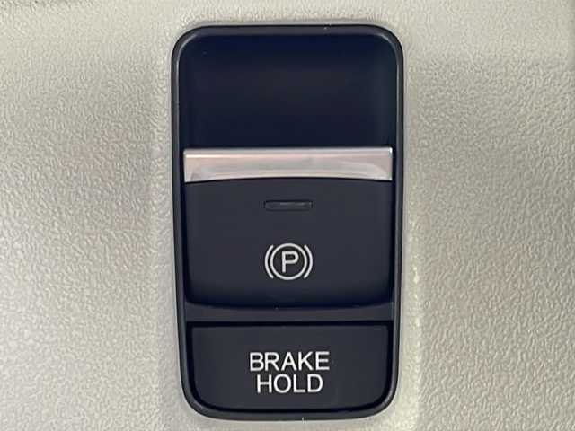 ホンダ Ｎ ＢＯＸ 岐阜県 2025(令7)年 0.3万km プラチナホワイトパール 純正8インチホンダコネクティッドナビ【VXM-245ZFEi】/リアワイドカメラ/オーディオリモートコントロールスイッチ/ハンズフリーテレホンスイッチ/音声認識スイッチ /専用ワイヤーハーネス/ホンダセンシング/衝突軽減ブレーキ（CMBS）/先行車発進お知らせ機能/歩行者事故低減ステアリング/路外逸脱抑制機能/標識認識機能/渋滞追従機能付アダプティブクルーズコントロール（ACC）/車線維持支援システム（LKAS）/誤発進抑制機能/後方誤発進抑制機能/近距離衝突軽減ブレーキ/急アクセル抑制機能/パーキングセンサーシステム/オートライト/オートハイビーム/ヘッドライトレベライザー/LEDヘッドライト/シートヒーター(D席/N席)/ビルトインETC/片側パワースライドドア/スマートキー/プッシュスタート/スペアキー