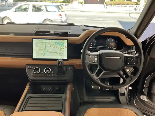 ランドローバー ランドローバー ディフェンダー 110X 東京都 2024(令6)年 0.6万km グレーⅡ ワンオーナー/・オプション品/22インチフルサイズスペアホイール/カルパチアングレイ/コールドクライメートパック/3ゾーンクライメートコントロール/エアクオリティセンサー/コンフォート&コンビニエンスパック/空気洗浄システムプラス/22インチスタイル5098/グロスブラックシグネチャーグラフィック/純正ナビゲーション/パノラミックルーフ/茶レザーシート /エアサスペンション/全方位モニター/ヘッドアップディスプレイ/MERIDIAN/電動シート・シートヒーター・クーラー/ドライブレコーダー前後/ETC/LEDヘッドライト/純正ブラックルーフレール/スマートキー/デジタルインナーミラー/USB/置くだけ充電/AC110V/メーカー保証書/取扱説明書/走行5780km/車検R9年4月