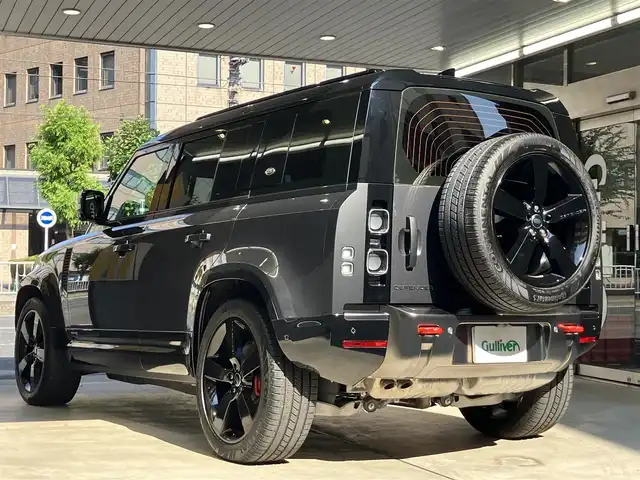 ランドローバー ランドローバー ディフェンダー 110X 東京都 2024(令6)年 0.6万km グレーⅡ ワンオーナー/・オプション品/22インチフルサイズスペアホイール/カルパチアングレイ/コールドクライメートパック/3ゾーンクライメートコントロール/エアクオリティセンサー/コンフォート&コンビニエンスパック/空気洗浄システムプラス/22インチスタイル5098/グロスブラックシグネチャーグラフィック/純正ナビゲーション/パノラミックルーフ/茶レザーシート /エアサスペンション/全方位モニター/ヘッドアップディスプレイ/MERIDIAN/電動シート・シートヒーター・クーラー/ドライブレコーダー前後/ETC/LEDヘッドライト/純正ブラックルーフレール/スマートキー/デジタルインナーミラー/USB/置くだけ充電/AC110V/メーカー保証書/取扱説明書/走行5780km/車検R9年4月