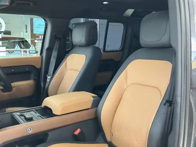 ランドローバー ランドローバー ディフェンダー 110X 東京都 2024(令6)年 0.6万km グレーⅡ ワンオーナー/・オプション品/22インチフルサイズスペアホイール/カルパチアングレイ/コールドクライメートパック/3ゾーンクライメートコントロール/エアクオリティセンサー/コンフォート&コンビニエンスパック/空気洗浄システムプラス/22インチスタイル5098/グロスブラックシグネチャーグラフィック/純正ナビゲーション/パノラミックルーフ/茶レザーシート /エアサスペンション/全方位モニター/ヘッドアップディスプレイ/MERIDIAN/電動シート・シートヒーター・クーラー/ドライブレコーダー前後/ETC/LEDヘッドライト/純正ブラックルーフレール/スマートキー/デジタルインナーミラー/USB/置くだけ充電/AC110V/メーカー保証書/取扱説明書/走行5780km/車検R9年4月