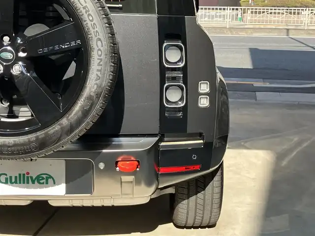 ランドローバー ランドローバー ディフェンダー 110X 東京都 2024(令6)年 0.6万km グレーⅡ ワンオーナー/・オプション品/22インチフルサイズスペアホイール/カルパチアングレイ/コールドクライメートパック/3ゾーンクライメートコントロール/エアクオリティセンサー/コンフォート&コンビニエンスパック/空気洗浄システムプラス/22インチスタイル5098/グロスブラックシグネチャーグラフィック/純正ナビゲーション/パノラミックルーフ/茶レザーシート /エアサスペンション/全方位モニター/ヘッドアップディスプレイ/MERIDIAN/電動シート・シートヒーター・クーラー/ドライブレコーダー前後/ETC/LEDヘッドライト/純正ブラックルーフレール/スマートキー/デジタルインナーミラー/USB/置くだけ充電/AC110V/メーカー保証書/取扱説明書/走行5780km/車検R9年4月