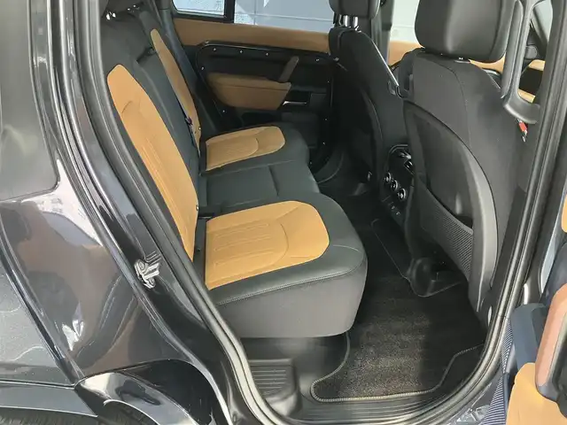 ランドローバー ランドローバー ディフェンダー 110X 東京都 2024(令6)年 0.6万km グレーⅡ ワンオーナー/・オプション品/22インチフルサイズスペアホイール/カルパチアングレイ/コールドクライメートパック/3ゾーンクライメートコントロール/エアクオリティセンサー/コンフォート&コンビニエンスパック/空気洗浄システムプラス/22インチスタイル5098/グロスブラックシグネチャーグラフィック/純正ナビゲーション/パノラミックルーフ/茶レザーシート /エアサスペンション/全方位モニター/ヘッドアップディスプレイ/MERIDIAN/電動シート・シートヒーター・クーラー/ドライブレコーダー前後/ETC/LEDヘッドライト/純正ブラックルーフレール/スマートキー/デジタルインナーミラー/USB/置くだけ充電/AC110V/メーカー保証書/取扱説明書/走行5780km/車検R9年4月