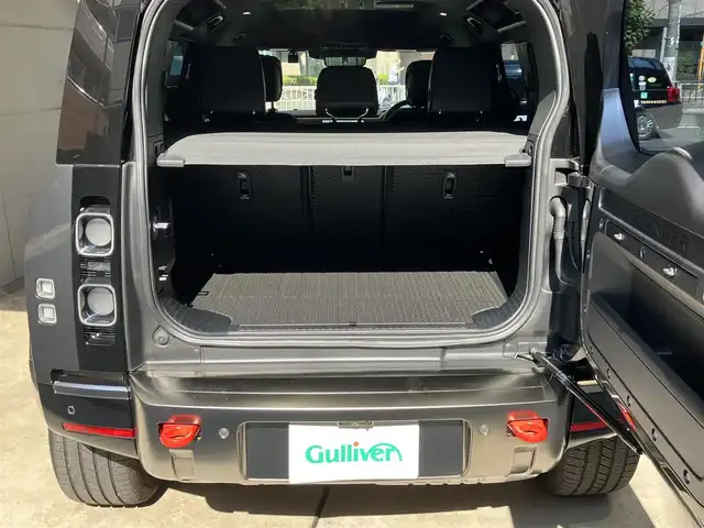 ランドローバー ランドローバー ディフェンダー 110X 東京都 2024(令6)年 0.6万km グレーⅡ ワンオーナー/・オプション品/22インチフルサイズスペアホイール/カルパチアングレイ/コールドクライメートパック/3ゾーンクライメートコントロール/エアクオリティセンサー/コンフォート&コンビニエンスパック/空気洗浄システムプラス/22インチスタイル5098/グロスブラックシグネチャーグラフィック/純正ナビゲーション/パノラミックルーフ/茶レザーシート /エアサスペンション/全方位モニター/ヘッドアップディスプレイ/MERIDIAN/電動シート・シートヒーター・クーラー/ドライブレコーダー前後/ETC/LEDヘッドライト/純正ブラックルーフレール/スマートキー/デジタルインナーミラー/USB/置くだけ充電/AC110V/メーカー保証書/取扱説明書/走行5780km/車検R9年4月