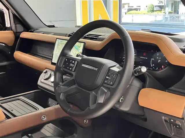 ランドローバー ランドローバー ディフェンダー 110X 東京都 2024(令6)年 0.6万km グレーⅡ ワンオーナー/・オプション品/22インチフルサイズスペアホイール/カルパチアングレイ/コールドクライメートパック/3ゾーンクライメートコントロール/エアクオリティセンサー/コンフォート&コンビニエンスパック/空気洗浄システムプラス/22インチスタイル5098/グロスブラックシグネチャーグラフィック/純正ナビゲーション/パノラミックルーフ/茶レザーシート /エアサスペンション/全方位モニター/ヘッドアップディスプレイ/MERIDIAN/電動シート・シートヒーター・クーラー/ドライブレコーダー前後/ETC/LEDヘッドライト/純正ブラックルーフレール/スマートキー/デジタルインナーミラー/USB/置くだけ充電/AC110V/メーカー保証書/取扱説明書/走行5780km/車検R9年4月