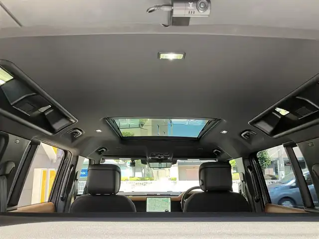 ランドローバー ランドローバー ディフェンダー 110X 東京都 2024(令6)年 0.6万km グレーⅡ ワンオーナー/・オプション品/22インチフルサイズスペアホイール/カルパチアングレイ/コールドクライメートパック/3ゾーンクライメートコントロール/エアクオリティセンサー/コンフォート&コンビニエンスパック/空気洗浄システムプラス/22インチスタイル5098/グロスブラックシグネチャーグラフィック/純正ナビゲーション/パノラミックルーフ/茶レザーシート /エアサスペンション/全方位モニター/ヘッドアップディスプレイ/MERIDIAN/電動シート・シートヒーター・クーラー/ドライブレコーダー前後/ETC/LEDヘッドライト/純正ブラックルーフレール/スマートキー/デジタルインナーミラー/USB/置くだけ充電/AC110V/メーカー保証書/取扱説明書/走行5780km/車検R9年4月