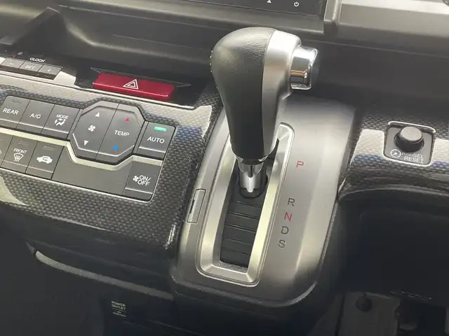 ホンダ ステップワゴン スパーダ Z クールスピリット 群馬県 2014(平26)年 8.4万km プレミアムコスミックバイオレットパール 純正９型ナビ　純正９型後席モニター　バックカメラ　クルーズコントロール　両側パワースライドドア　ＨＩＤヘッドライト　オートライト　ステアリングスイッチ　純正アルミホイール１７インチ　ＥＴＣ　禁煙車
